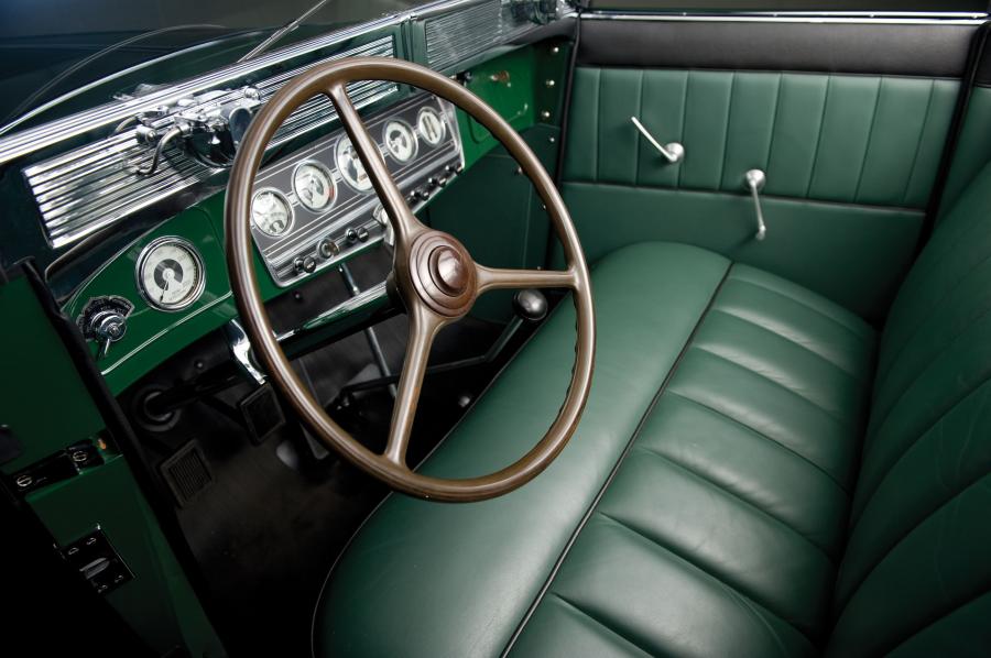 Интерьер Auburn V12 1250 Salon Dual Ratio Phaeton Sedan 1934 года  (фото 14 из 16)
